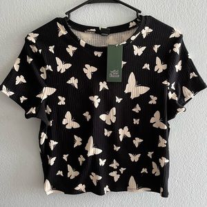 Wild fable butterfly cropped shirt